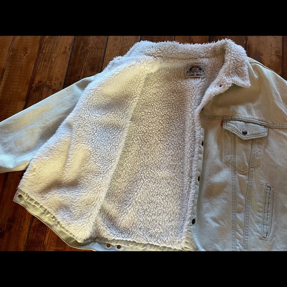 Vintage Authentic Levi’s Sherpa-Lined Bleached Jean Jacket - Picture 7 of 12
